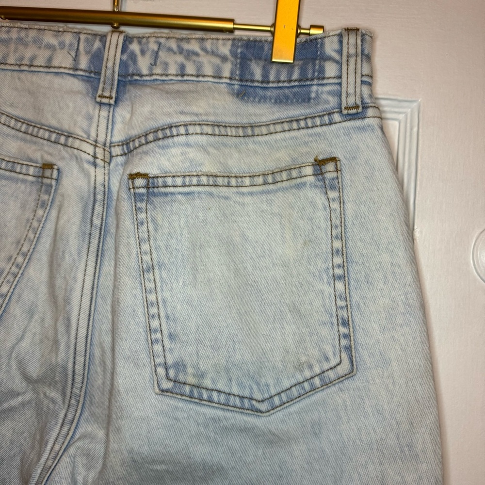 Abercrombie & Fitch The Mom High Rise Light Wash Denim Jean Size 6 - Picture 12 of 16